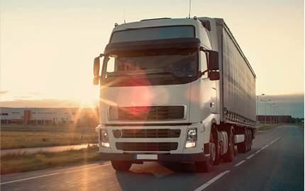 KOE-service-dsp-430x2705-neu.jpg Lkw für Möbel-Lieferung unterwegs zum Kunden