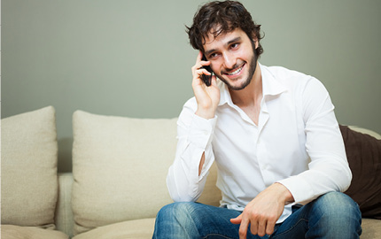 Kundengespräch am Telefon – freundlicher Service von zu Hause aus